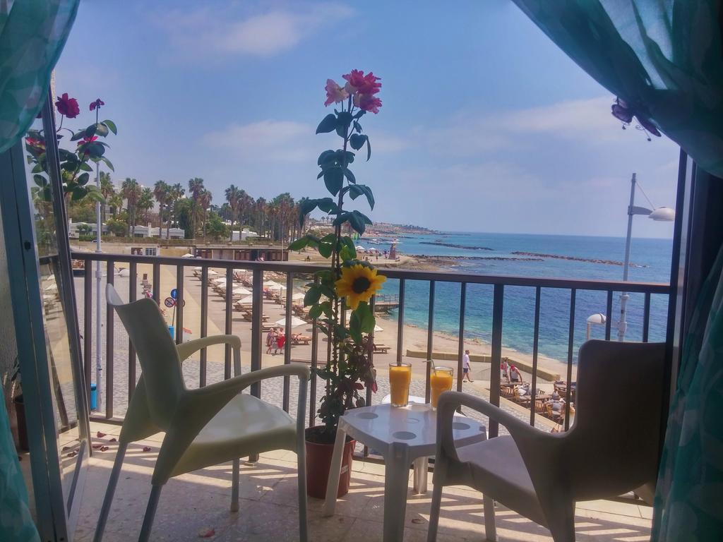 777 Beach Guesthouse Paphos Exterior photo