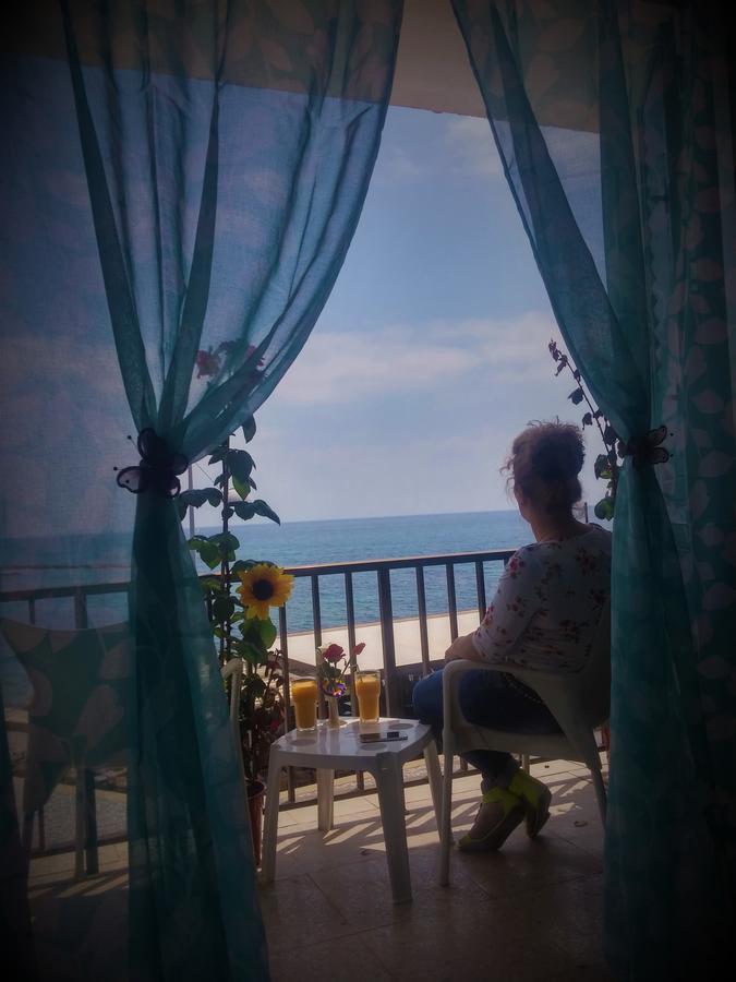 777 Beach Guesthouse Paphos Exterior photo